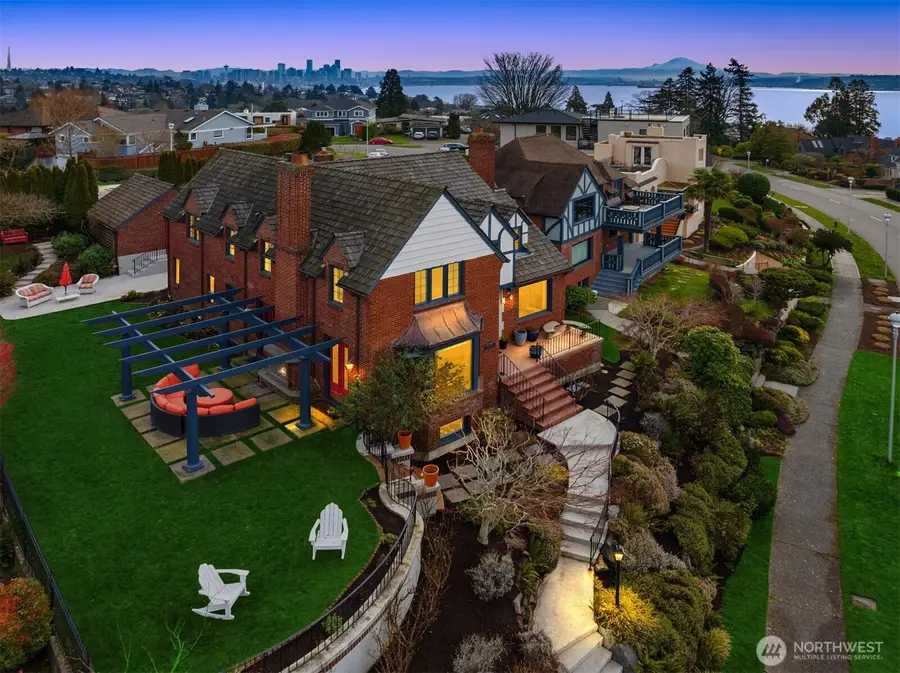 2256 W Viewmont Way W, Seattle, WA 98199 - Image #2