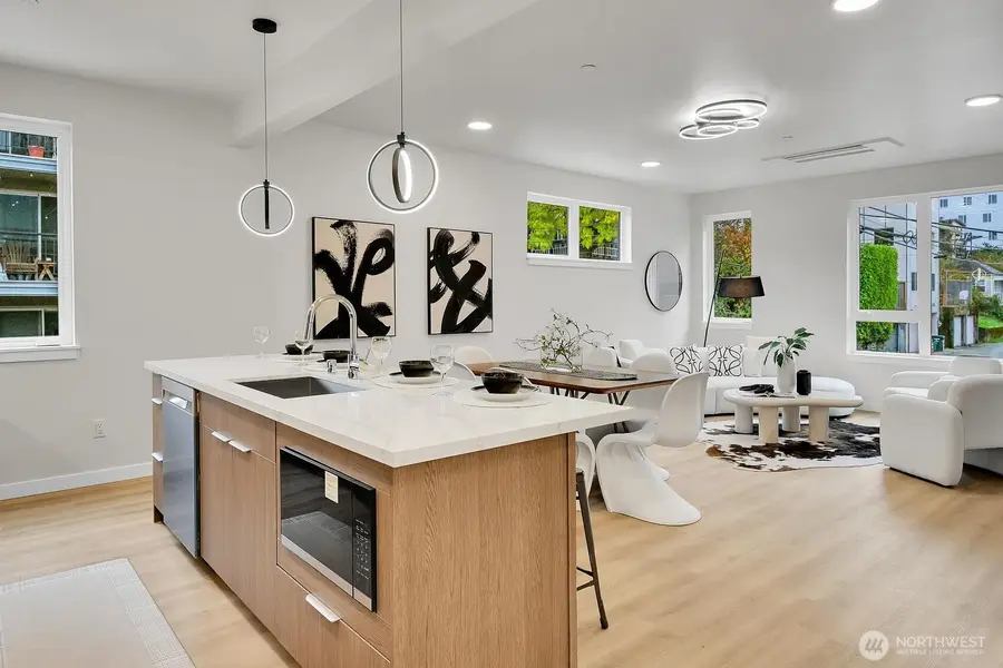 2374 Franklin Avenue E, Seattle, WA 98102 - Image #3