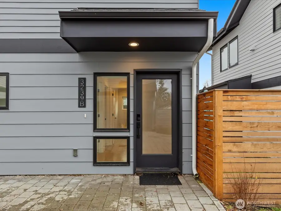 3239 61st Avenue Sw #unit B, Seattle, WA 98116 - Image #2