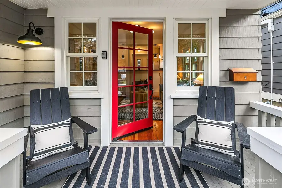 2572 3rd Avenue W, Seattle, WA 98119 - Image #3