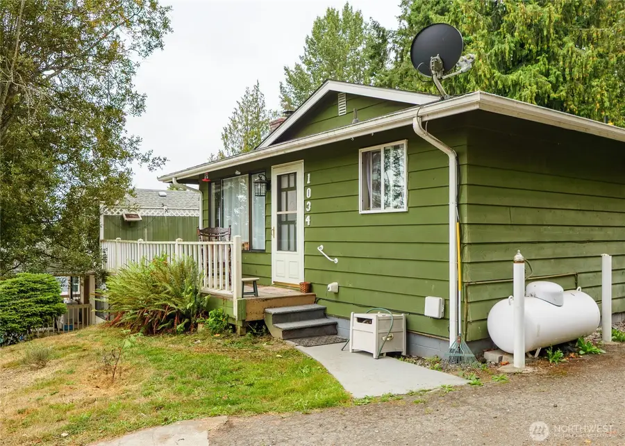 1034 W Spruce Street, Port Angeles, WA 98363 - Image #2
