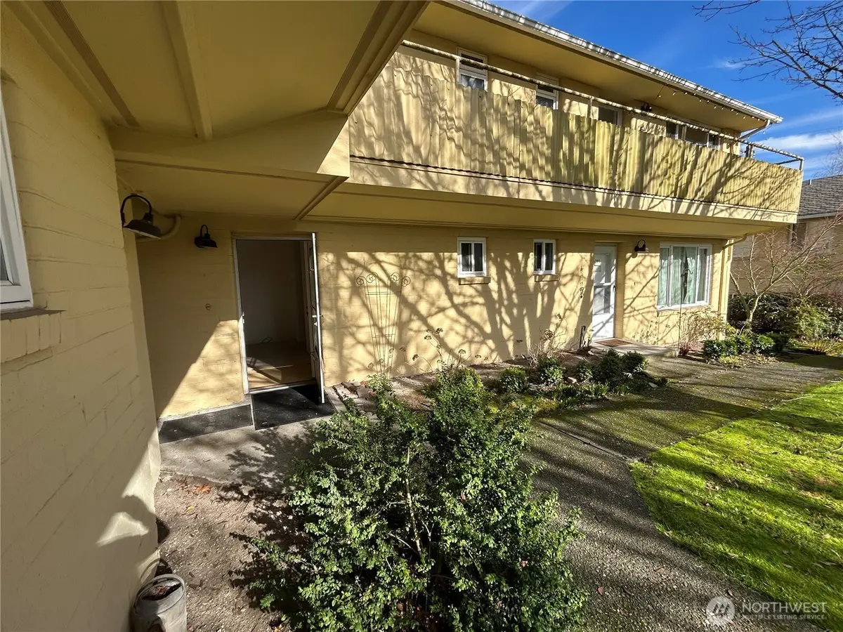 4717 Terrace Drive Ne #4717, Seattle, WA 98105 - Image #1