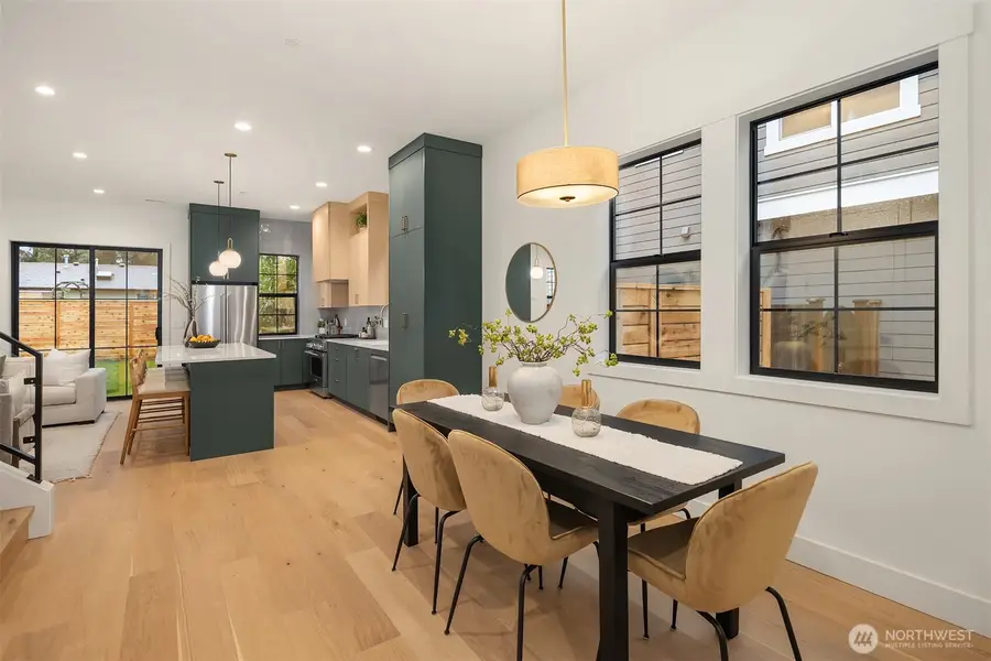 818 165th Avenue Ne, Bellevue, WA 98008 - Image #2