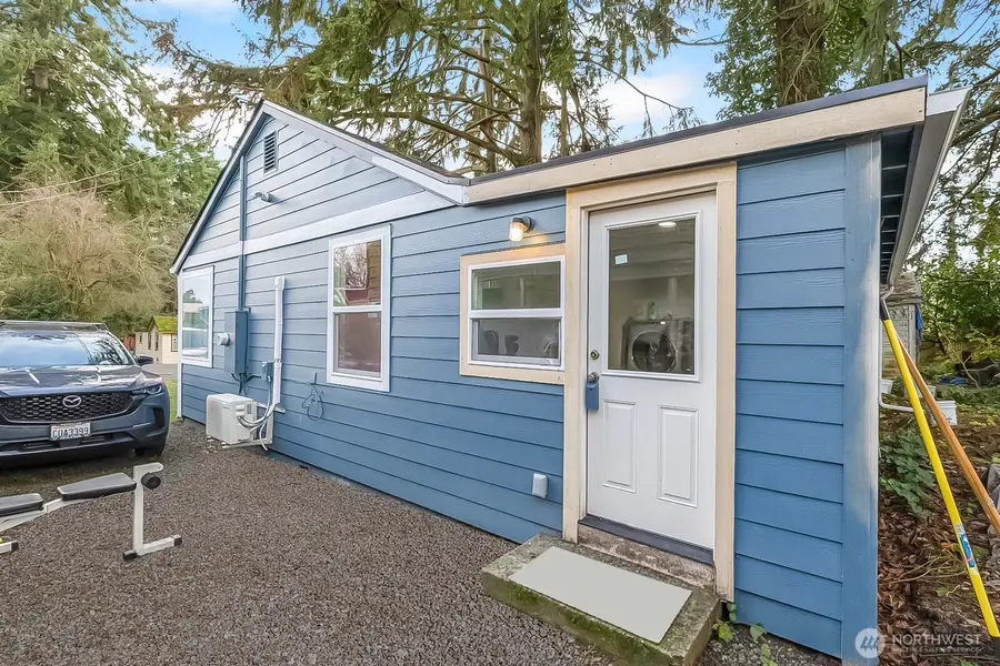 4110 W J Street, Bremerton, WA 98312 - Image #2