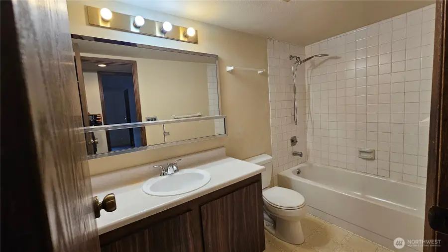 4737 W Lake Sammamish Pkwy Se #A208, Issaquah, WA 98027 - Image #3