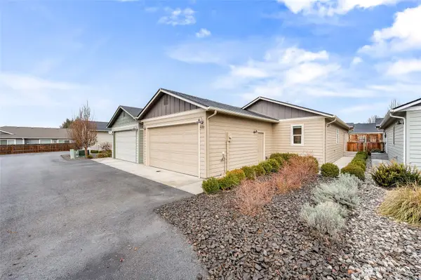 438 S Kansas Loop, East Wenatchee, WA 98802