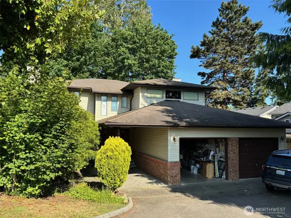 15215 Larch Way, Lynnwood, WA 98087