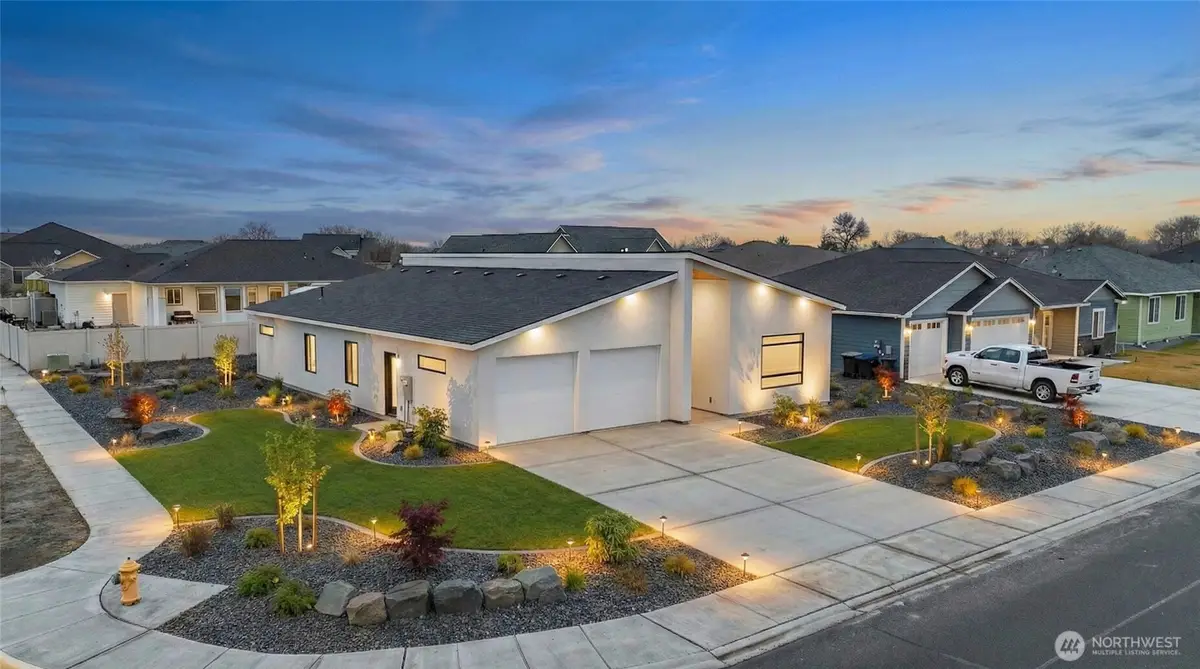 501 S Sand Dune Road, Moses Lake, WA 98837 - Image #1