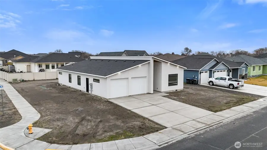 501 S Sand Dune Road, Moses Lake, WA 98837 - Image #2