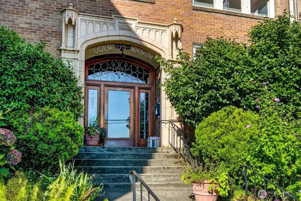 220 W Olympic Place #308, Seattle, WA 98119