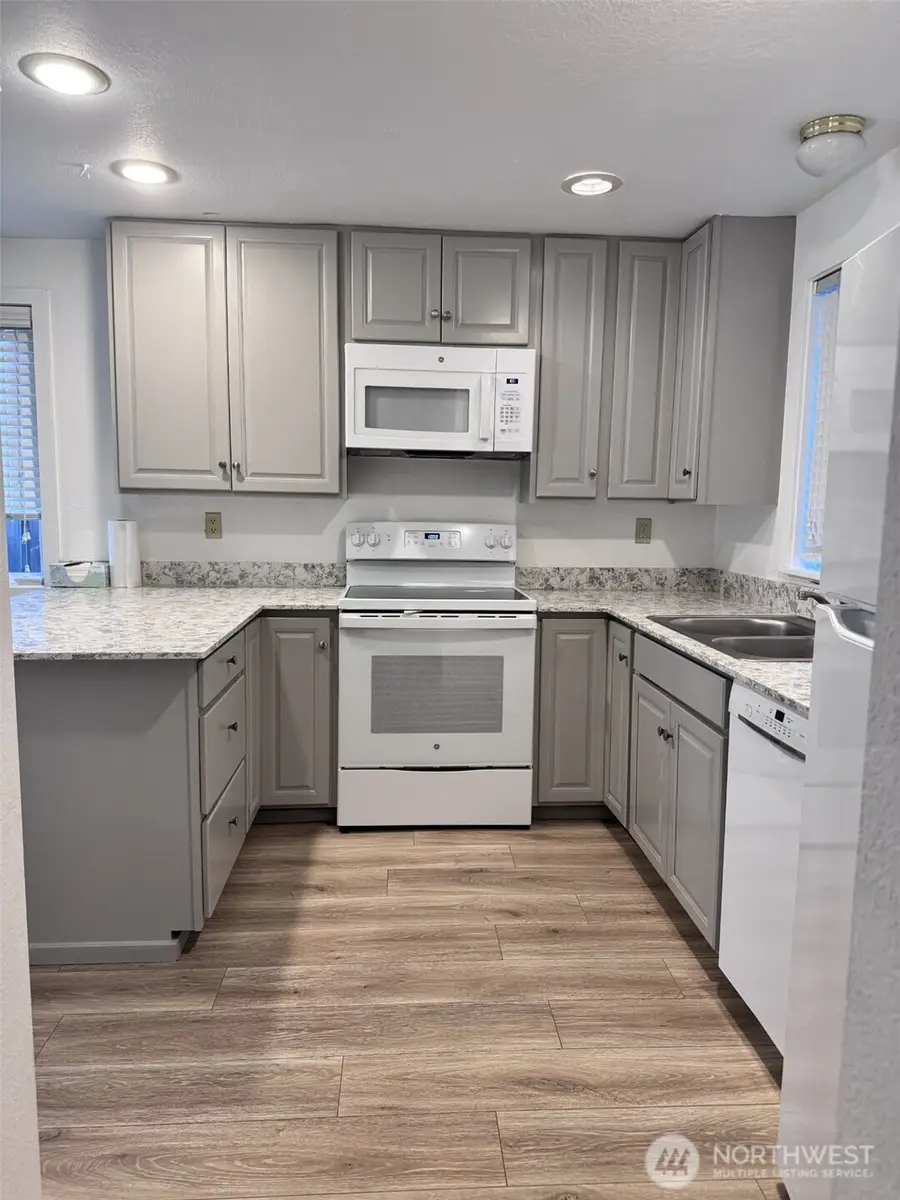 12722 100th Avenue Ne, Kirkland, WA 98034 - Image #2