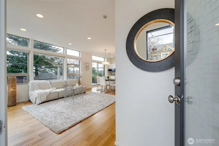 781 26th Avenue E, Seattle, WA 98812 - Image #3