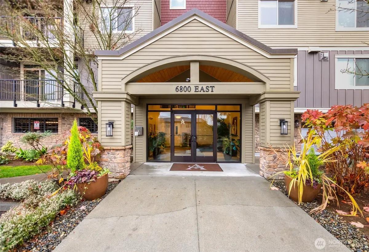 6800 132nd Place Se #E203, Newcastle, WA 98059 - Image #1