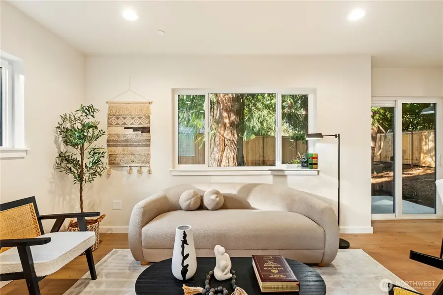 11043 19th Avenue Ne, Seattle, WA 98125 - Image #2