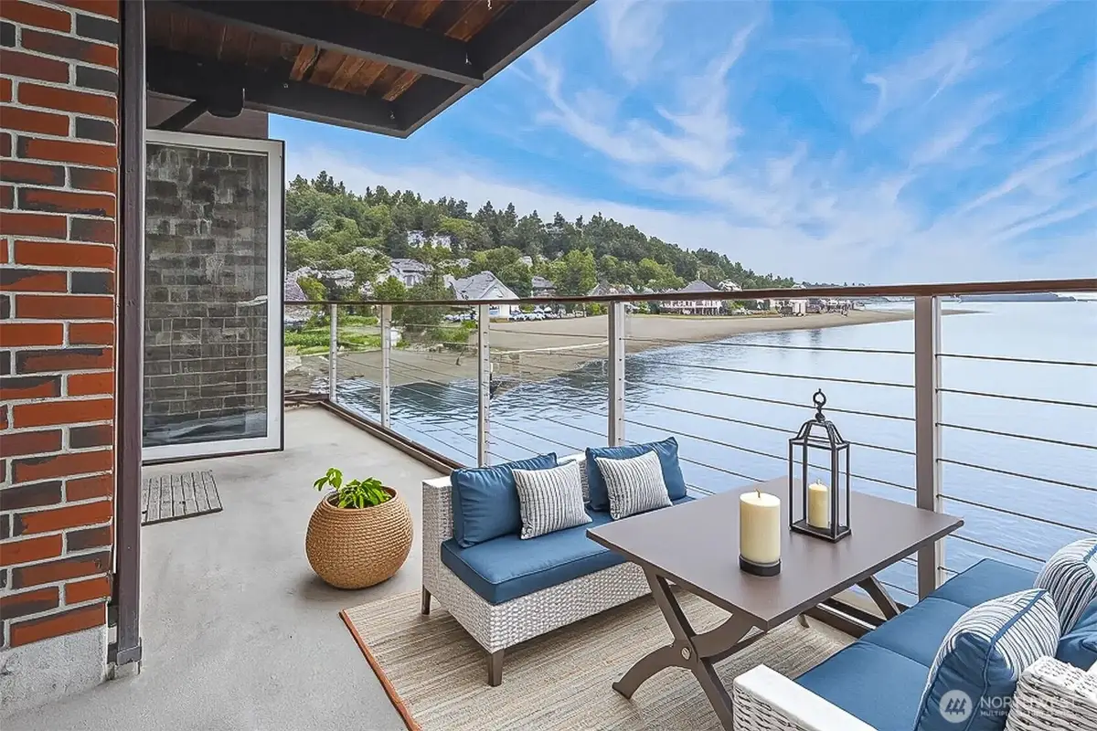 3717 Beach Drive Sw #214, Seattle, WA 98116 - Image #1