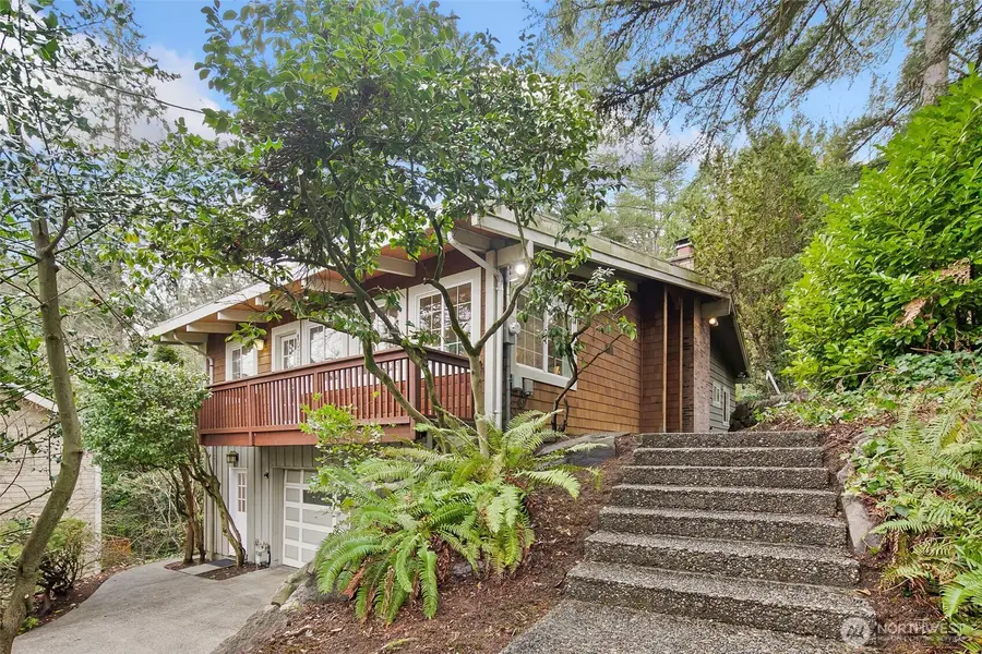 10723 24th Avenue Ne, Seattle, WA 98125 - Image #2