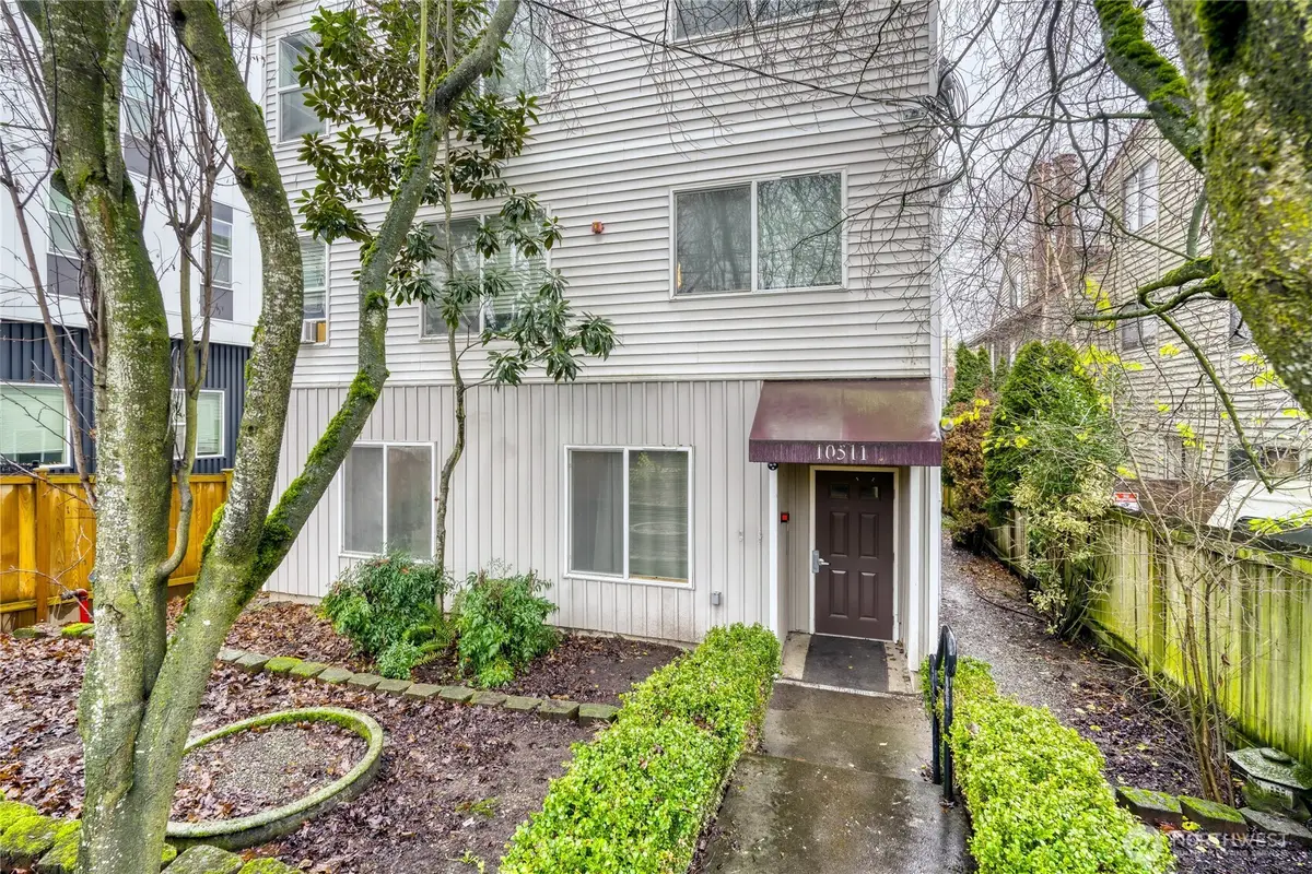 10511 Midvale Avenue N #302, Seattle, WA 98133 - Image #1