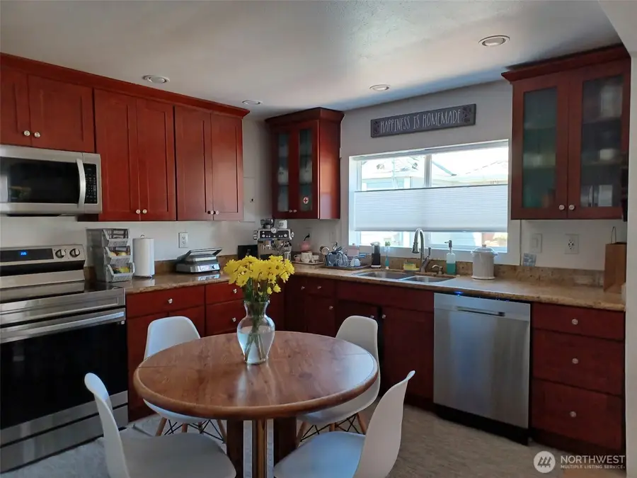 9453 Palatine Avenue N, Seattle, WA 98103 - Image #3