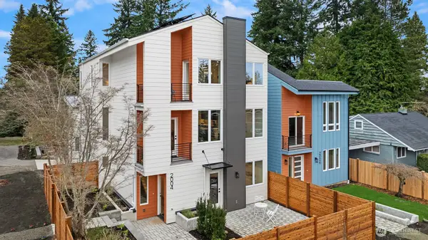 2004 NE 120th Street Ne, Seattle, WA 98125