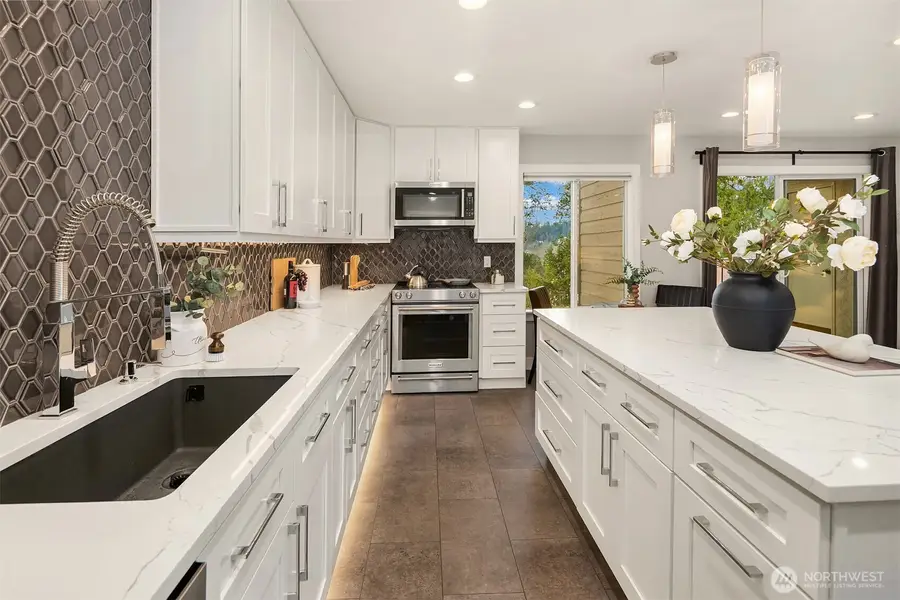 11639 100th Avenue Ne #7-B, Kirkland, WA 98034 - Image #2