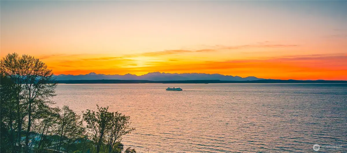 1017 California Lane Sw, Seattle, WA 98116 - Image #1