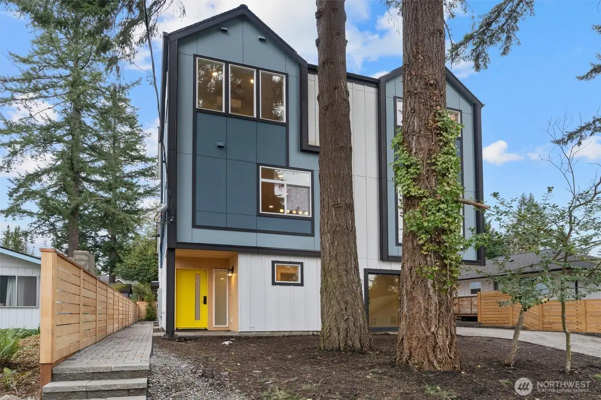 14308 Roslyn Place N, Seattle, WA 98133 - Image #1