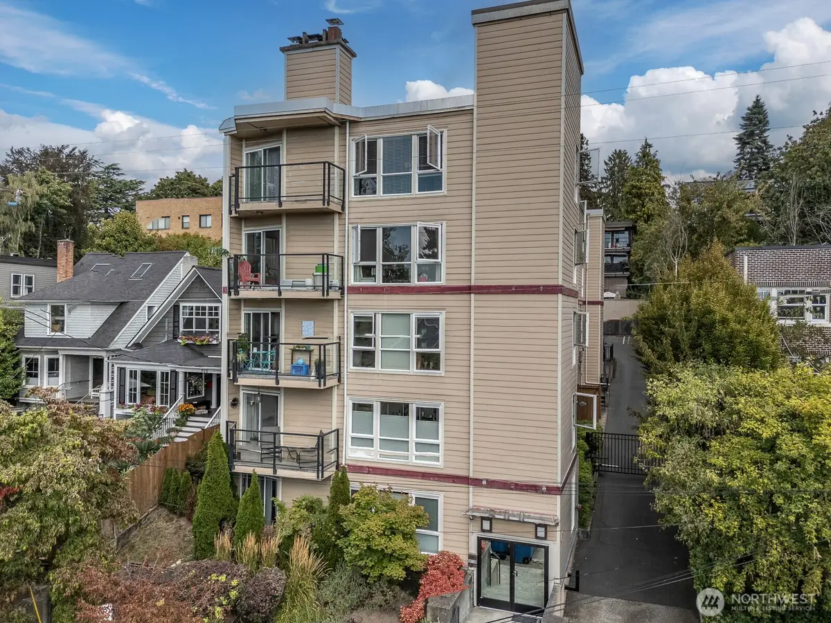 900 Summit Avenue E #303, Seattle, WA 98102 - Image #1