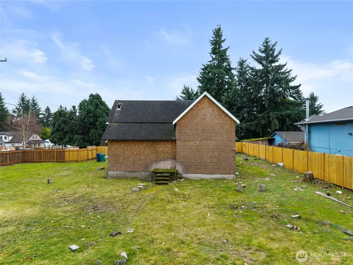 11205 12th Avenue Sw, Seattle, WA 98146 - Image #1