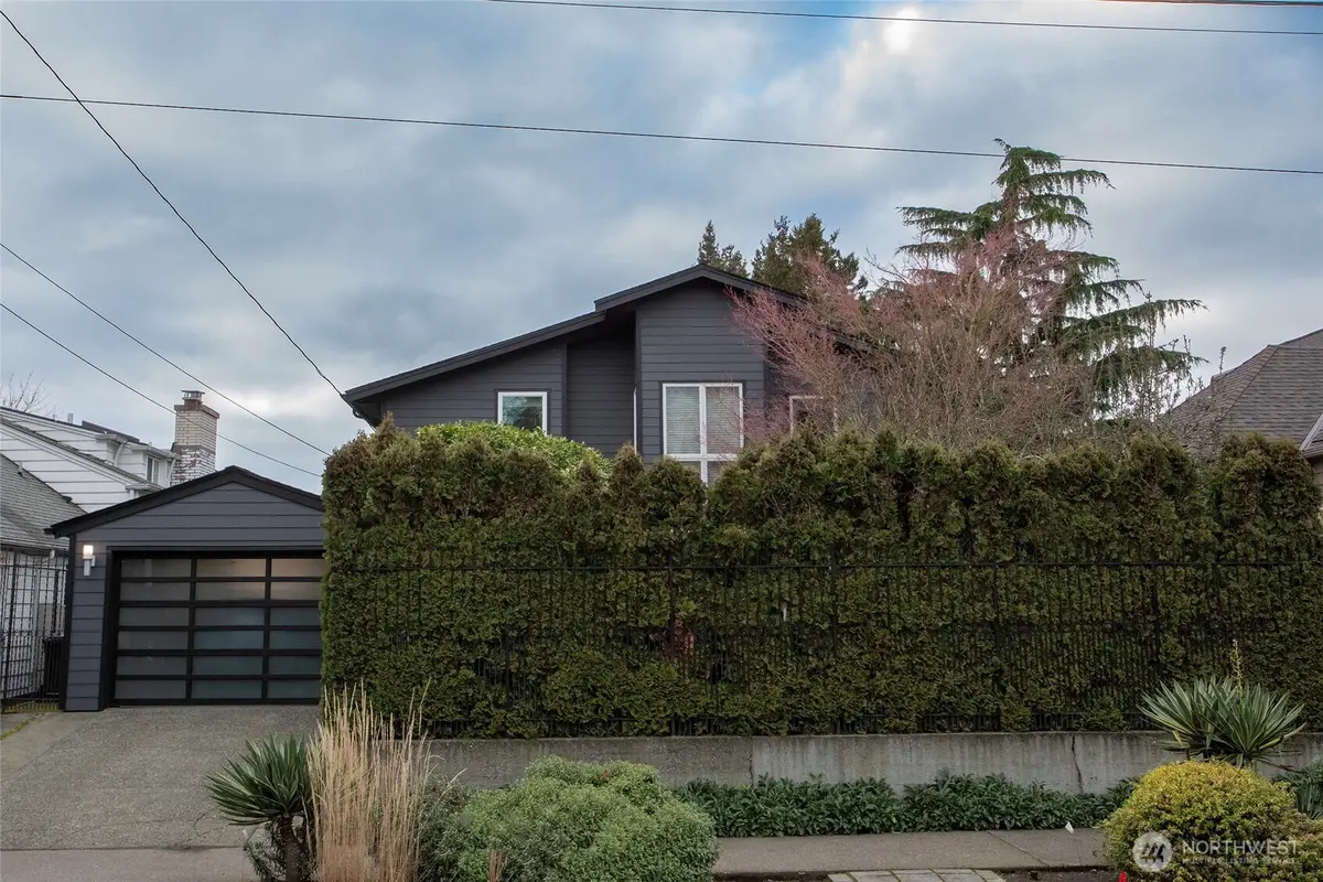 907 Broadway E, Seattle, WA 98102 - Image #1