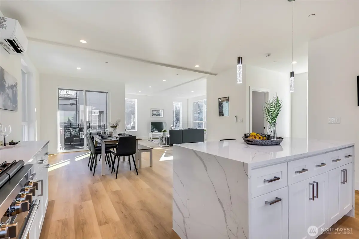 10618 E Riverside Dr, Bothell, WA 98011 - Image #1