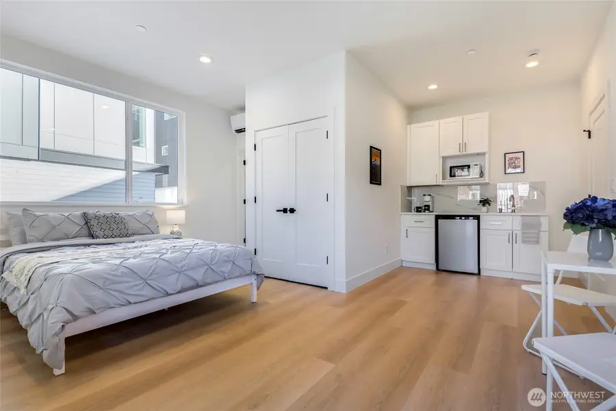 10618 E Riverside Dr, Bothell, WA 98011 - Image #3