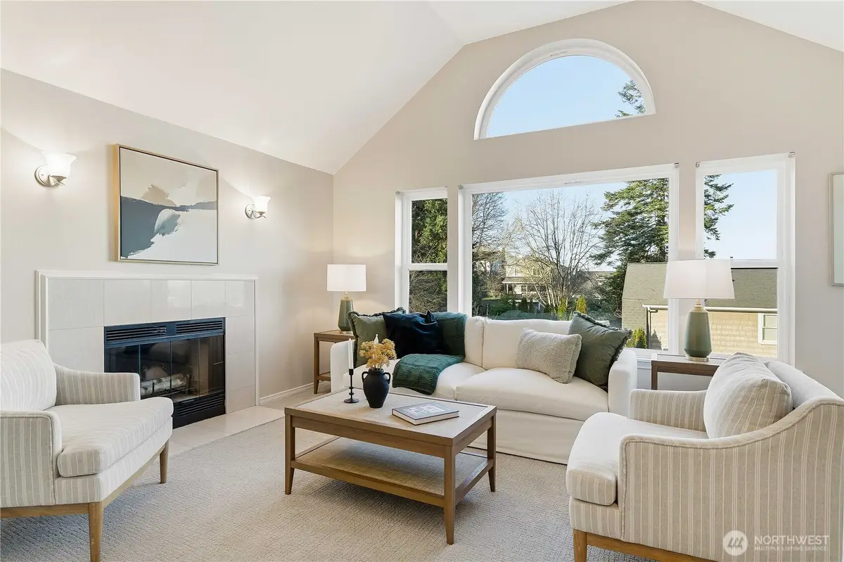 467 Newton Street #405, Seattle, WA 98109 - Image #1