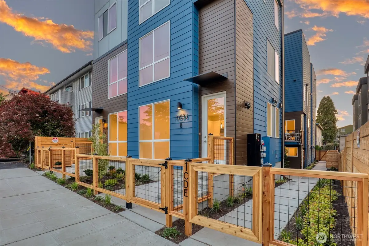 10533 Stone Avenue N #B, Seattle, WA 98133 - Image #1