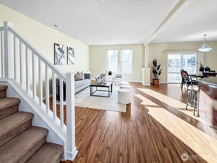 1615 Redmond Ct Ne, Renton, WA 98055 - Image #2