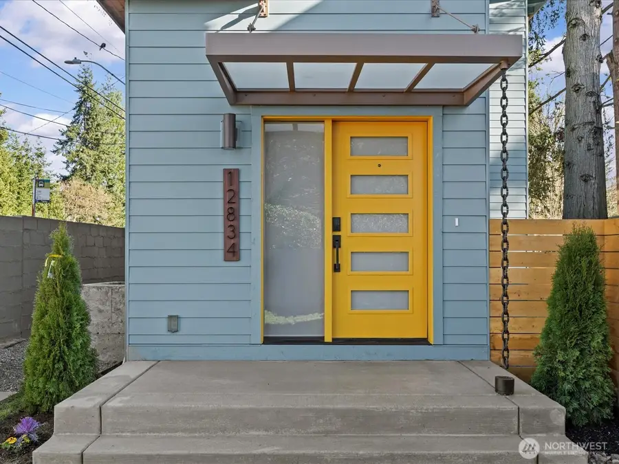12834 Ashworth Avenue N, Seattle, WA 98133 - Image #2