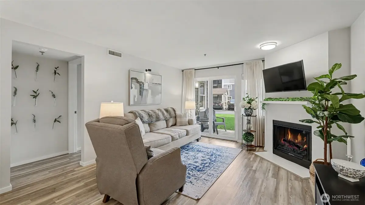 250 Dogwood Street #E-102, Issaquah, WA 98027 - Image #1