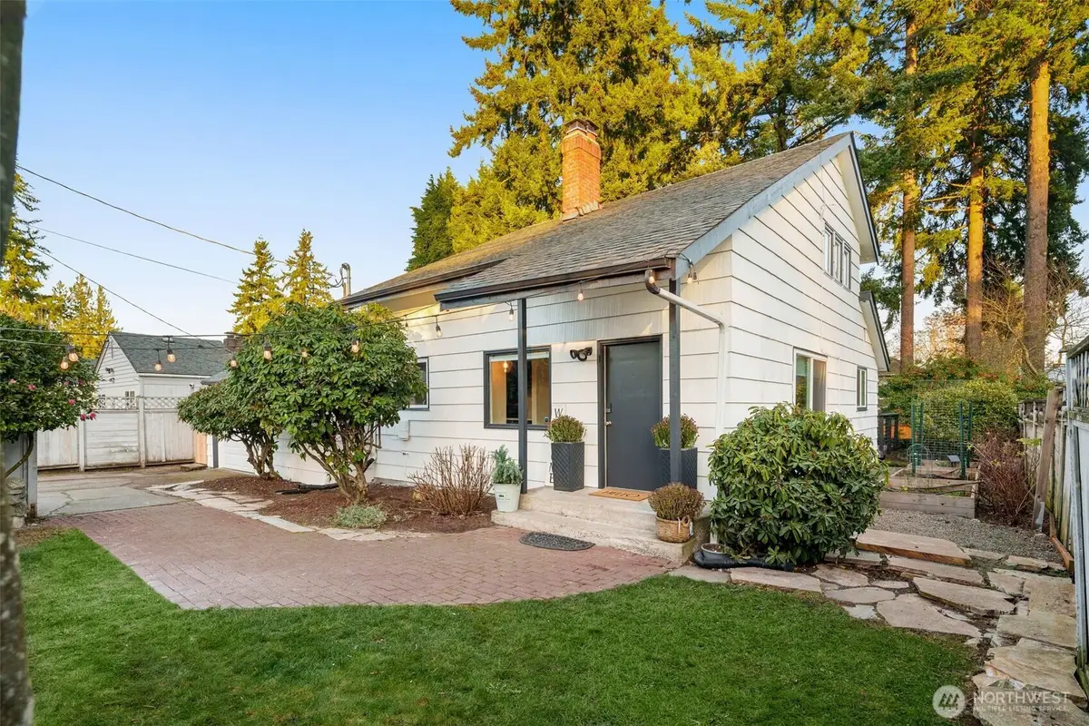 13308 1st Ave Ne, Seattle, WA 98125 - Image #1