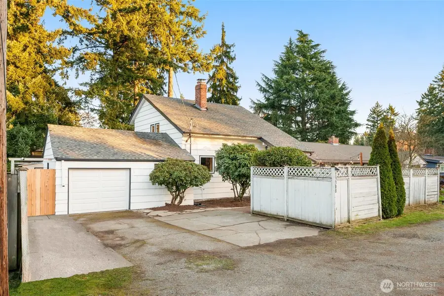 13308 1st Ave Ne, Seattle, WA 98125 - Image #2