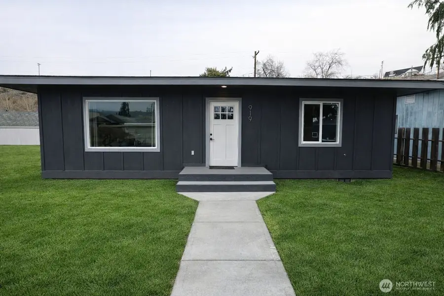 919 E Johnson Avenue, Chelan, WA 98816 - Image #2