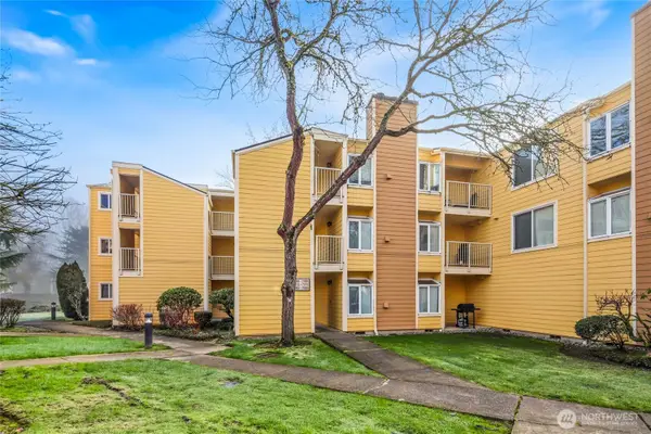 7386 W Lake Sammamish #2-302, Redmond, WA 98052