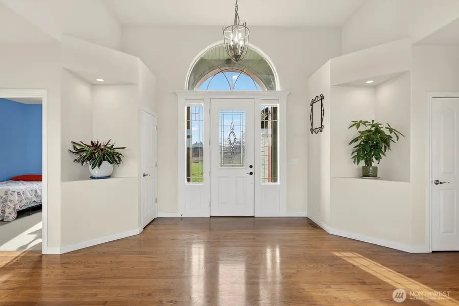 120 W Crescent Harbor Road, Oak Harbor, WA 98277 - Image #3