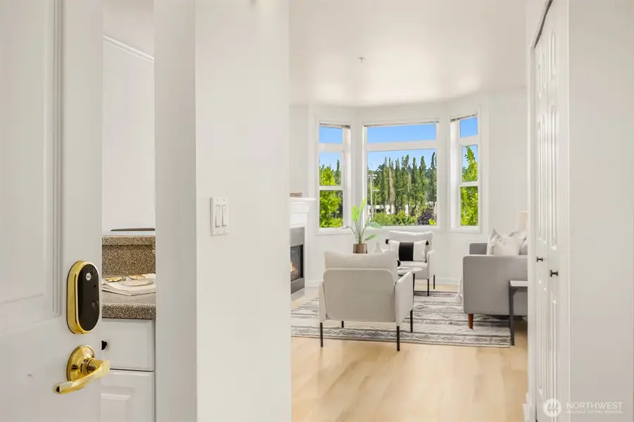 122 S State Street #207 E, Kirkland, WA 98033 - Image #2