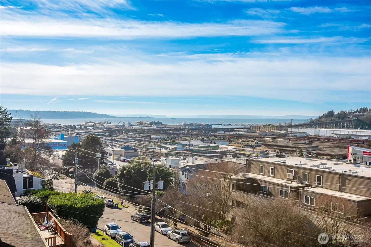 2253 Gilman Drive W #406, Seattle, WA 98119 - Image #1