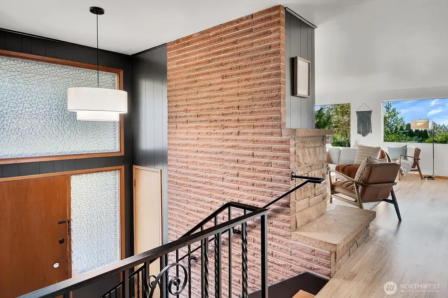 19045 46th Avenue Ne, Lake Forest Park, WA 98155 - Image #3