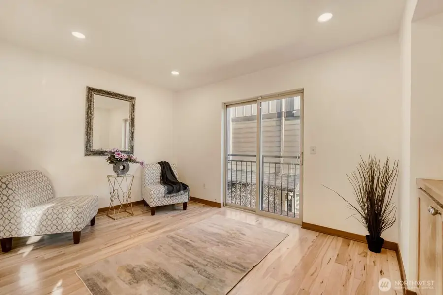 9010 18th Ave Sw, Seattle, WA 98106 - Image #2