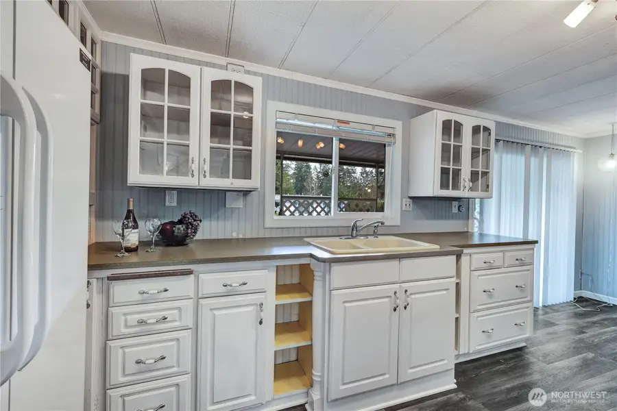 18425 NE 95th Street, Redmond, WA 98052 - Image #2