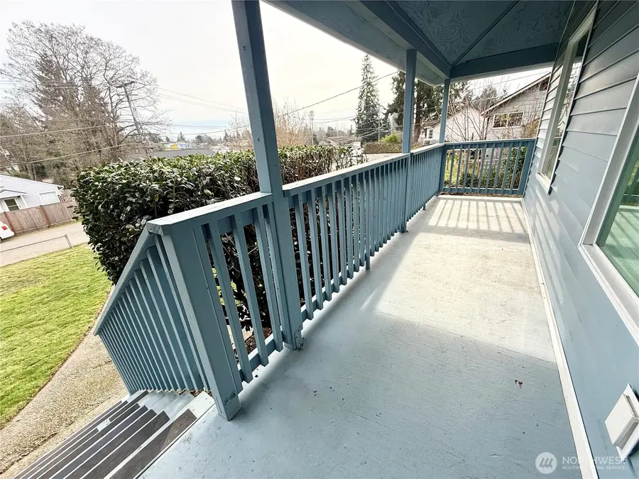 11049 18th Avenue Sw, Seattle, WA 98146 - Image #2