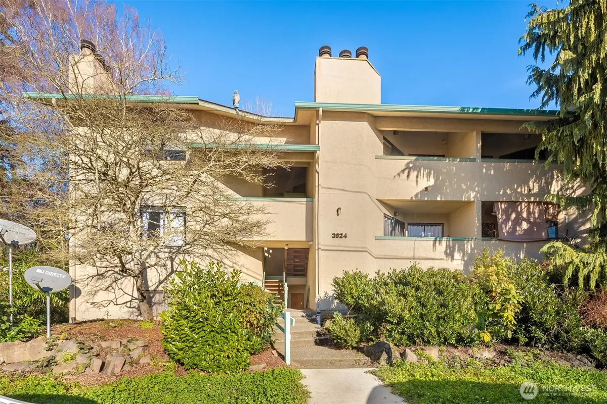 3024 NE 143rd Street #103, Seattle, WA 98125 - Image #1