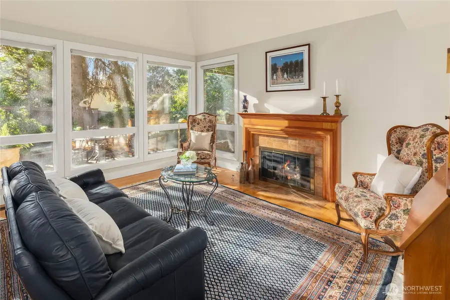 1708 Bellevue Way Ne, Bellevue, WA 98004 - Image #2