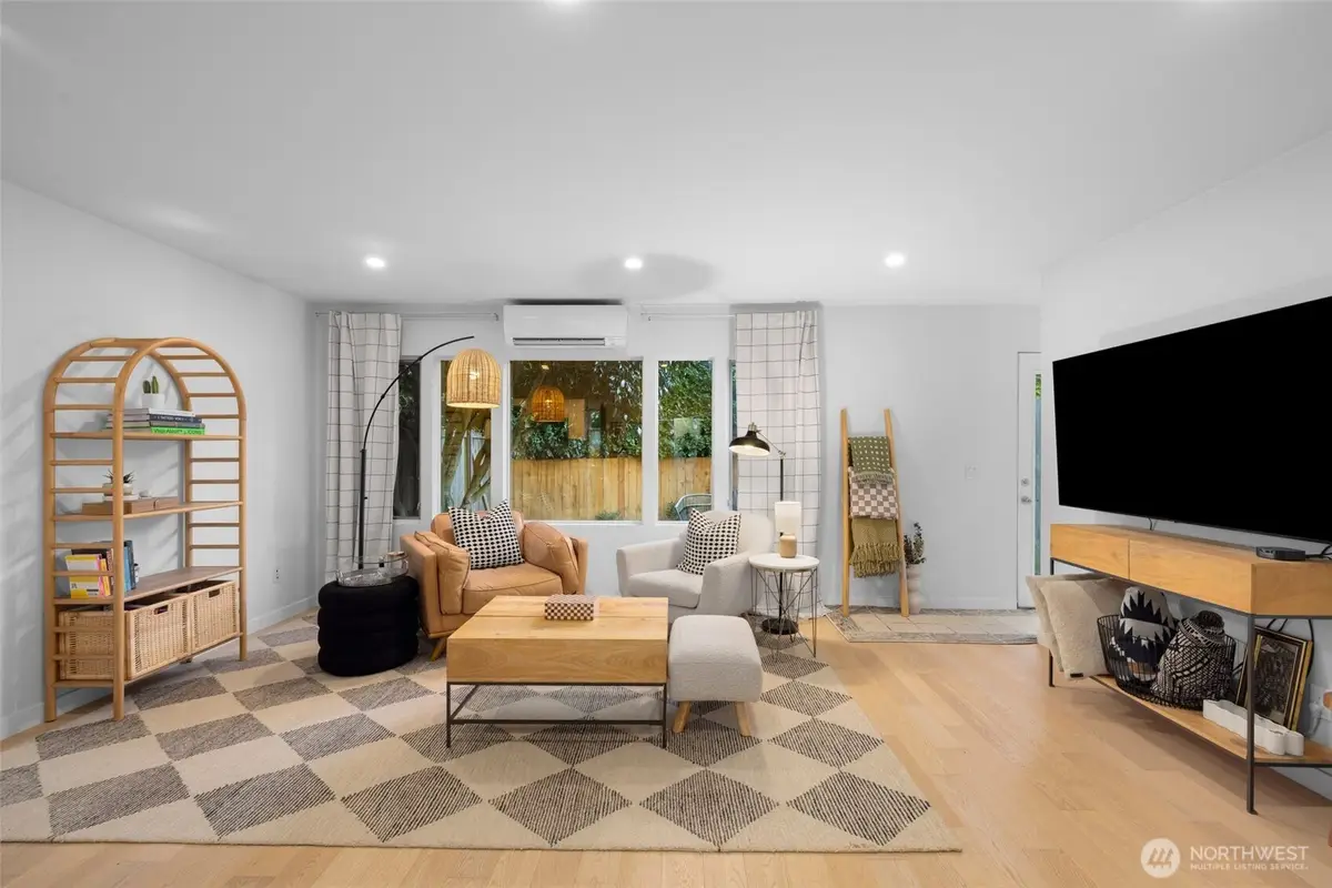 1519 5th Avenue W #2, Seattle, WA 98119 - Image #1